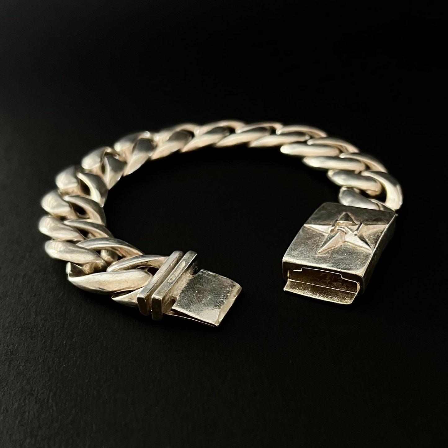 PULSERA STAR BOLD