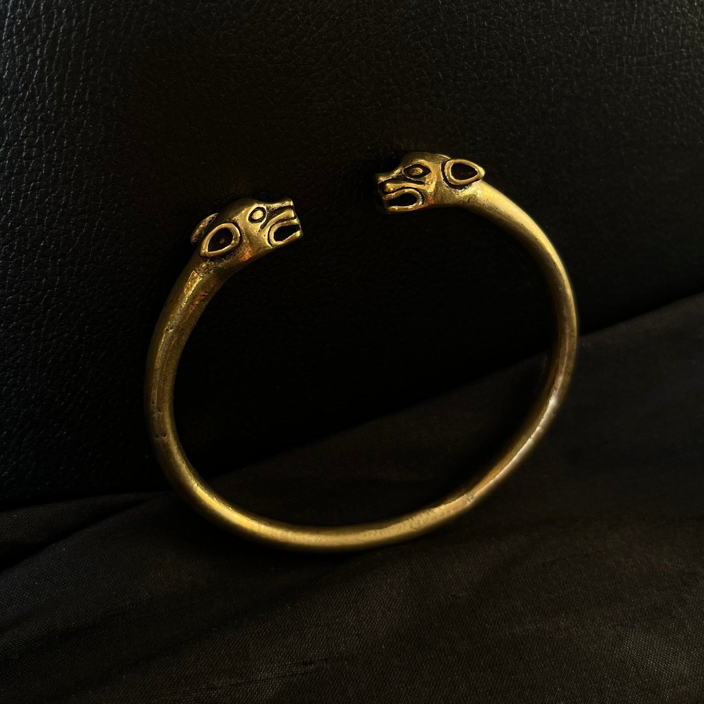 ESCLAVA LEOPARDOS BRONCE